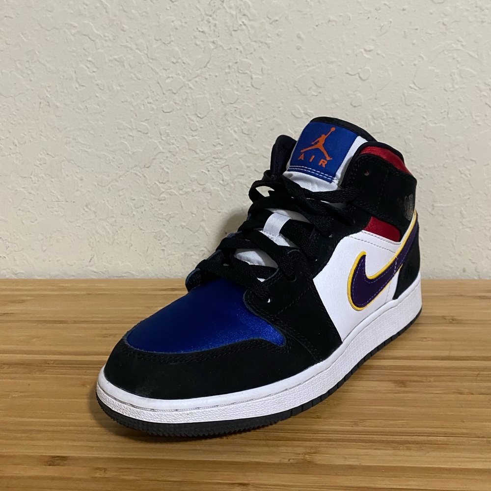AIR JORDAN 1 MID SE (GS)